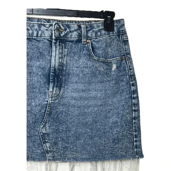 1560. WILD FABLE DENIM MINI LENGTH SKIRT CUTOFF FRAYED HEM SIZE 14 MEDIUM WASH‎ - Picture 2 of 7